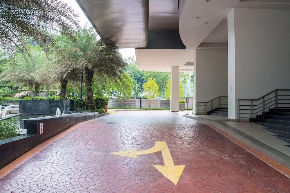 undefined OYO Home 89449 Fancy 2 Bedroom Crest Residence 5