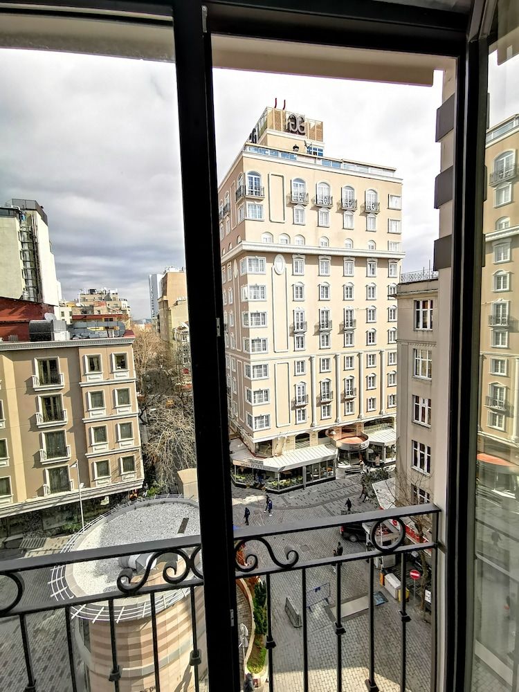 undefined Sahane Apart 7