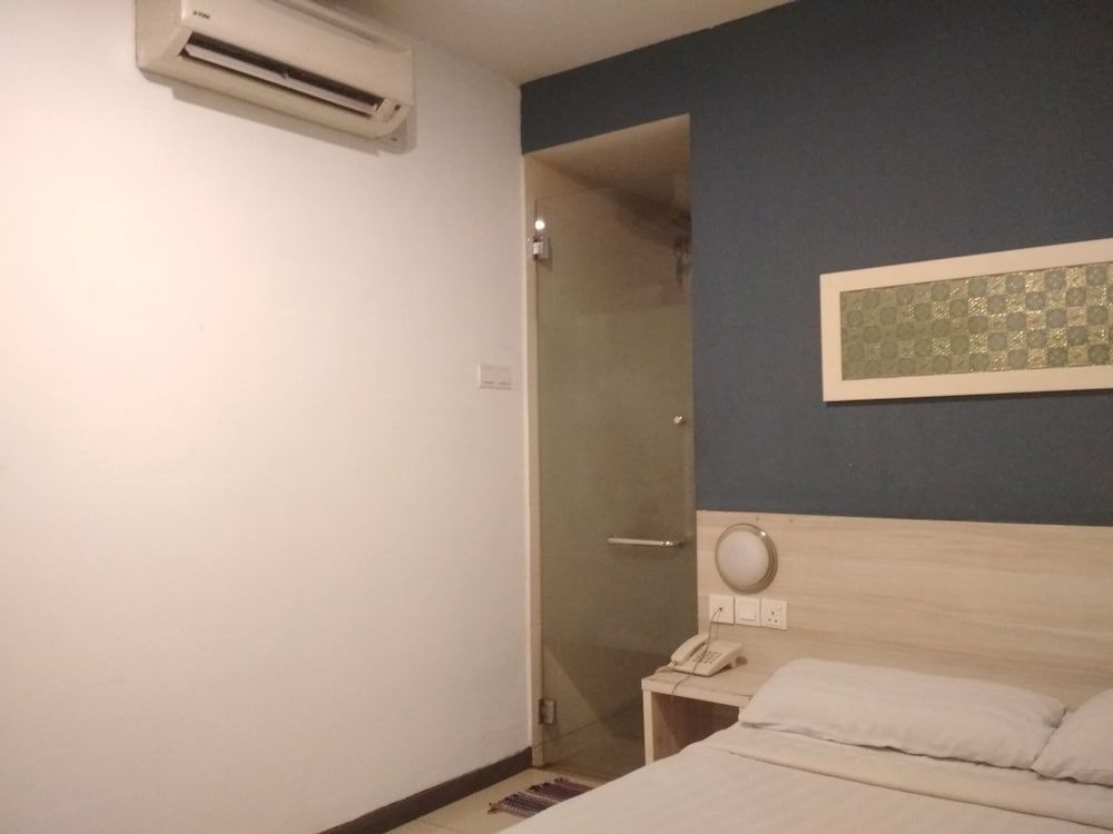 OYO 89903 MS City Hotel Standard Double Room 4