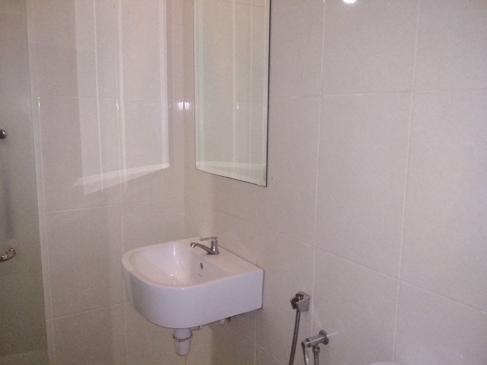 undefined OYO 89903 MS City Hotel 4