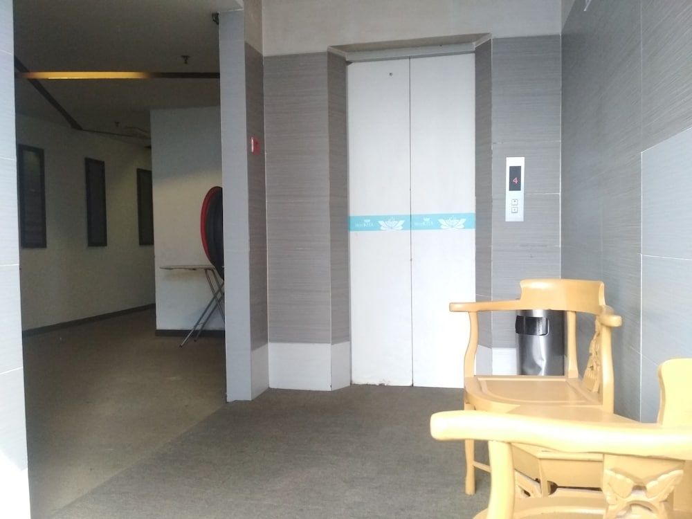 undefined OYO 89903 MS City Hotel 9