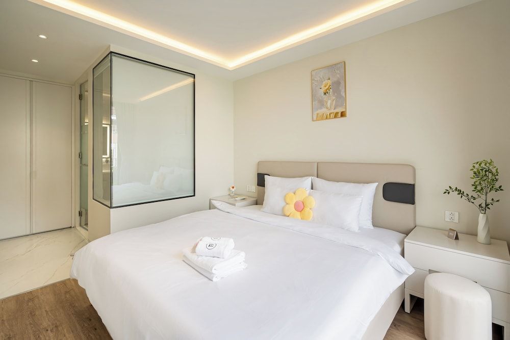 undefined The Royal Hotel & Apartment 4