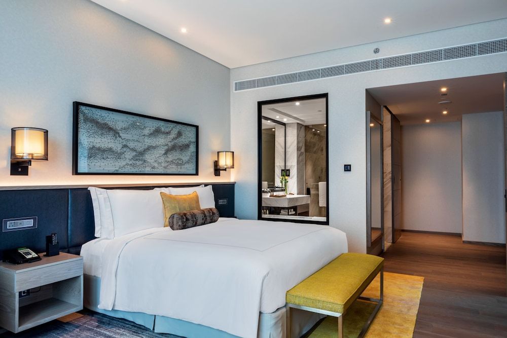 Taj Jumeirah Lakes Towers Superior Room, 1 King Bed 5