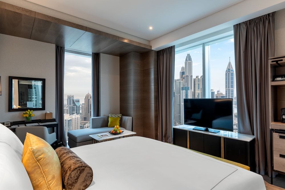 Taj Jumeirah Lakes Towers Superior Room, 1 King Bed 3