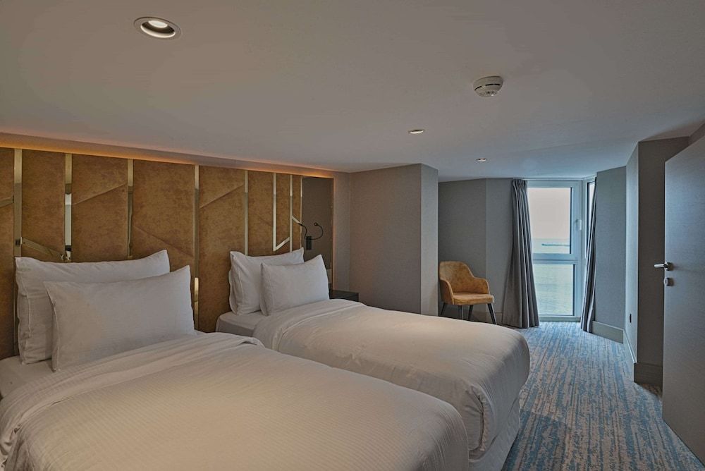 Suite, Multiple Beds, Balcony, View