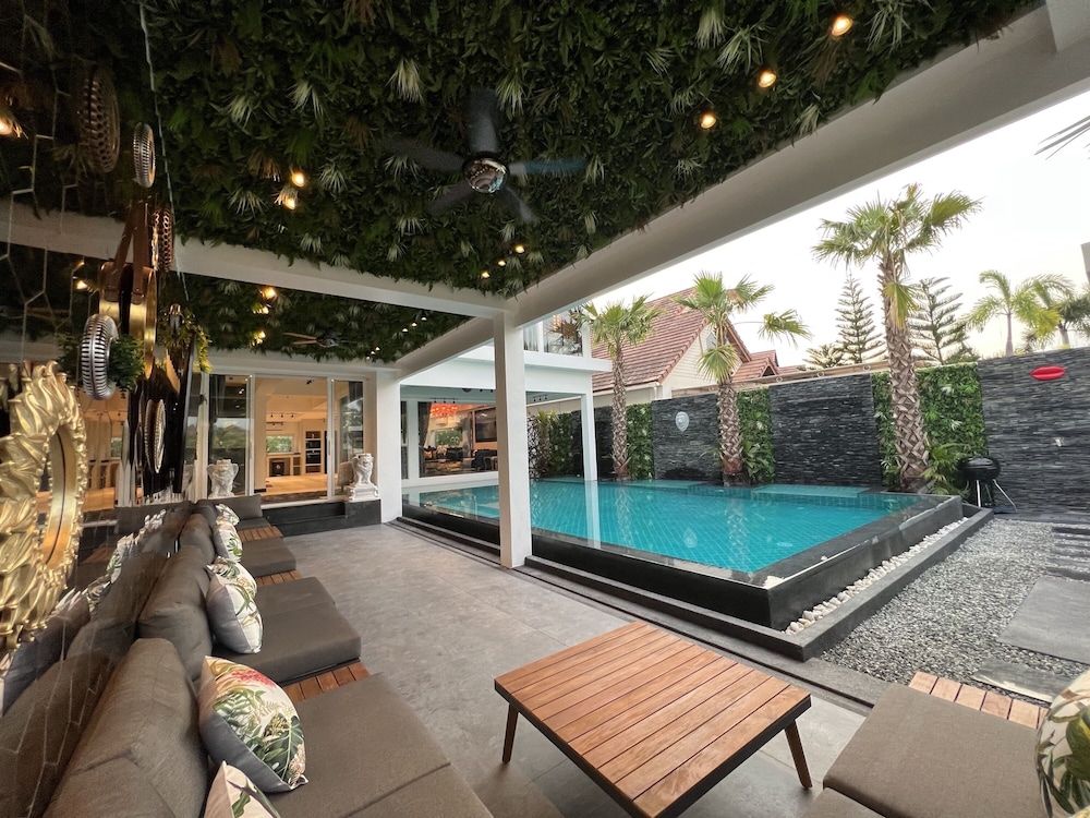 undefined Art Pool Villa 5