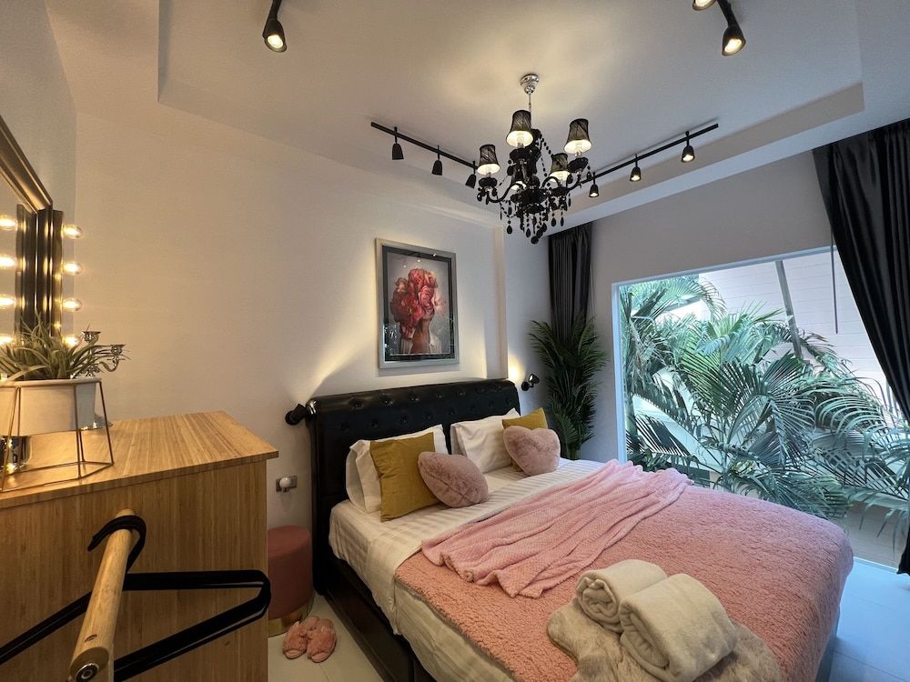 undefined Art Pool Villa 8