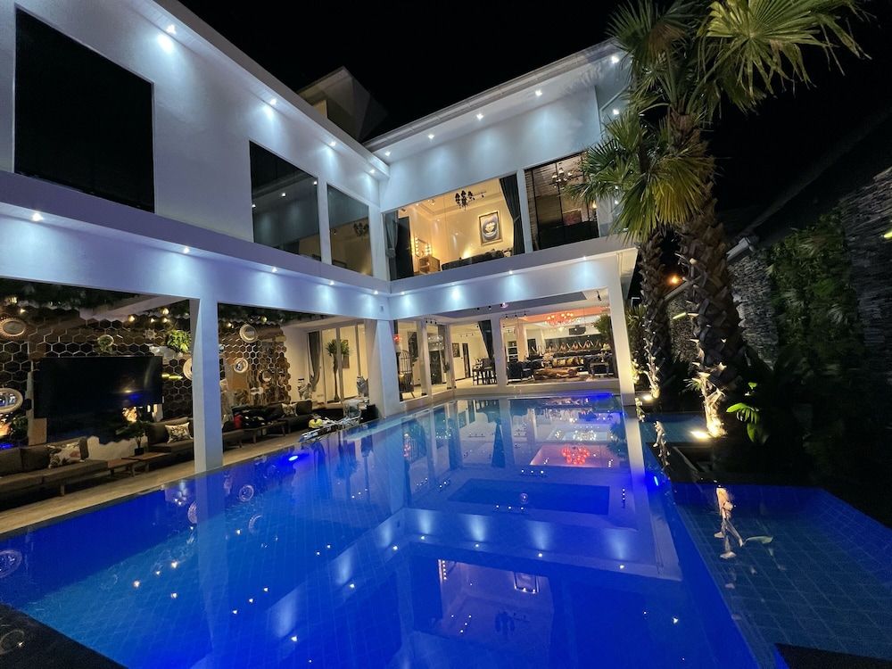 undefined Art Pool Villa