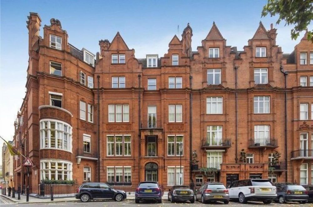 undefined Hans Place Apartments