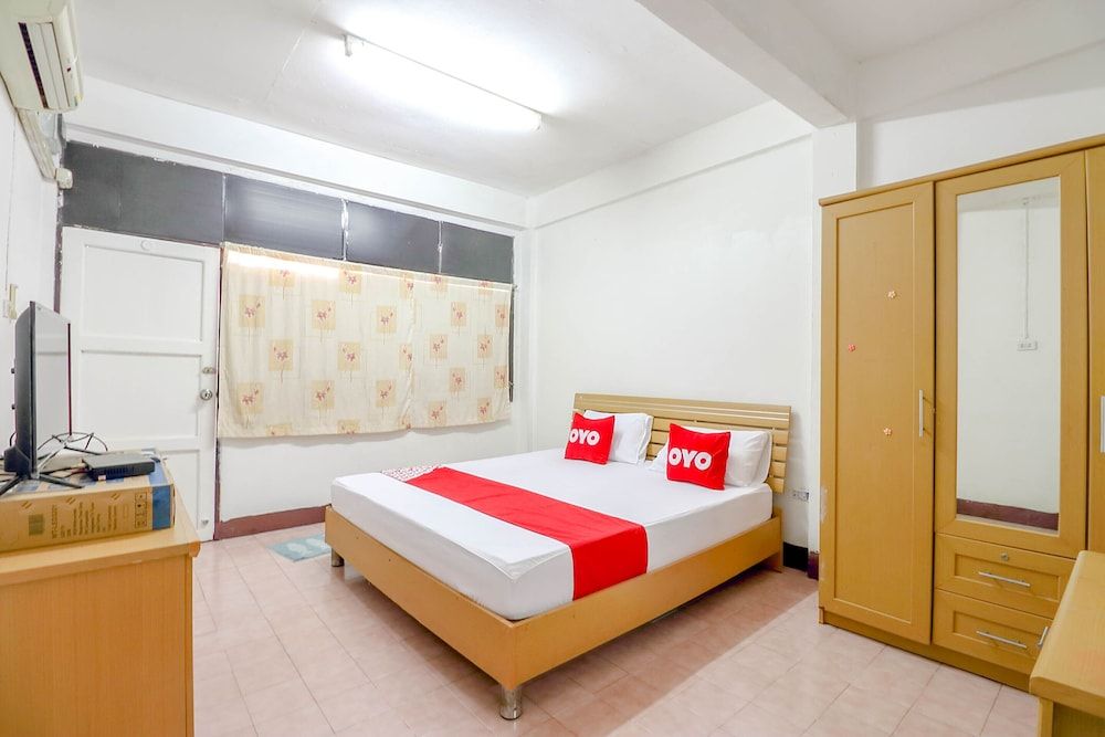 OYO 525 MRT Phetkasem 48 Place Standard Double Room 6