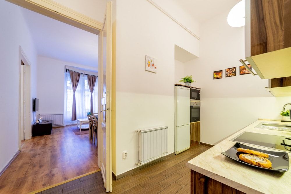 undefined Real Apartments Lovag 10