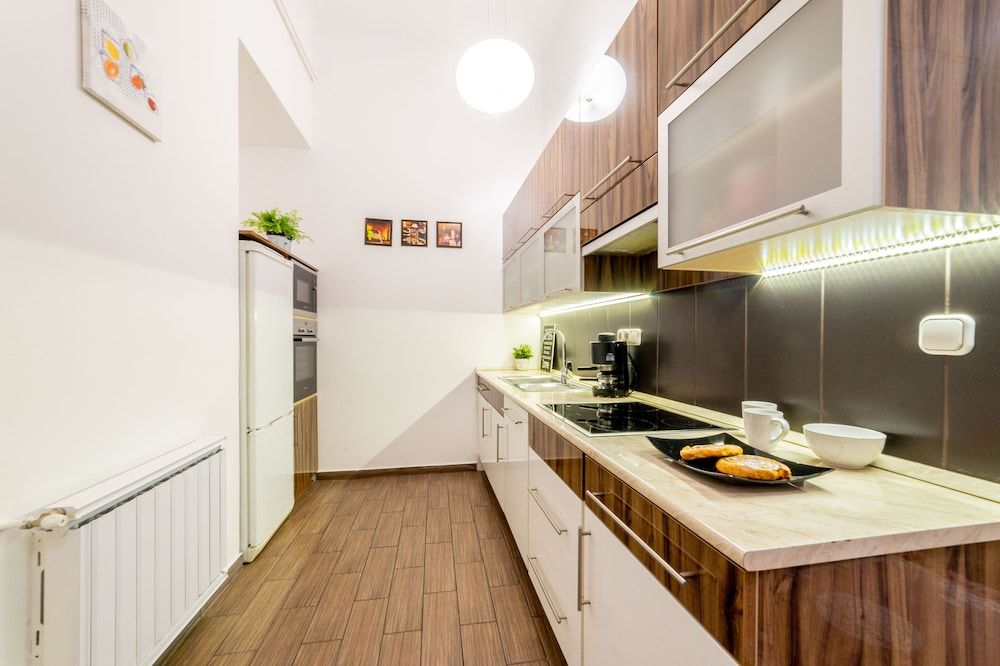 undefined Real Apartments Lovag 9