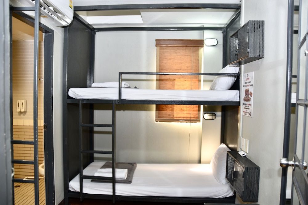 Mad Monkey Bangkok Hostel - Adults Only Standard Twin Bunk 2