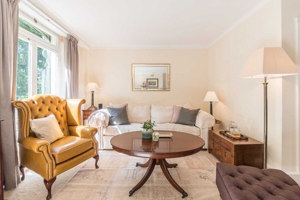 Elegant 3 Bedroom Home Located in South Kensington Apartment (3 Bedrooms) 22