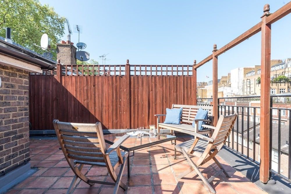 Elegant 3 Bedroom Home Located in South Kensington Apartment (3 Bedrooms) 25