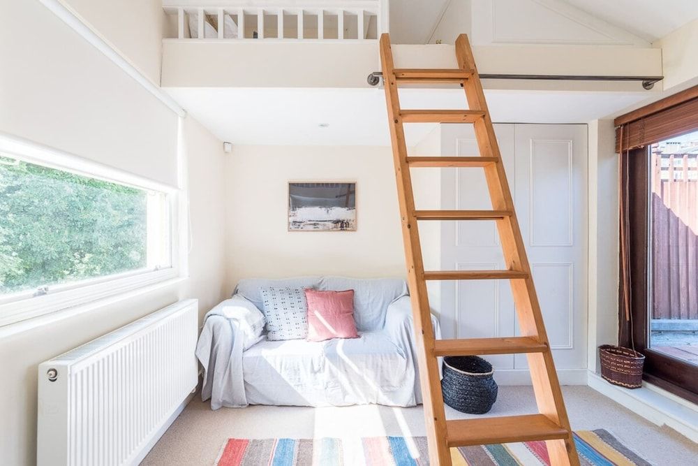 undefined Elegant 3 Bedroom Home Located in South Kensington 7