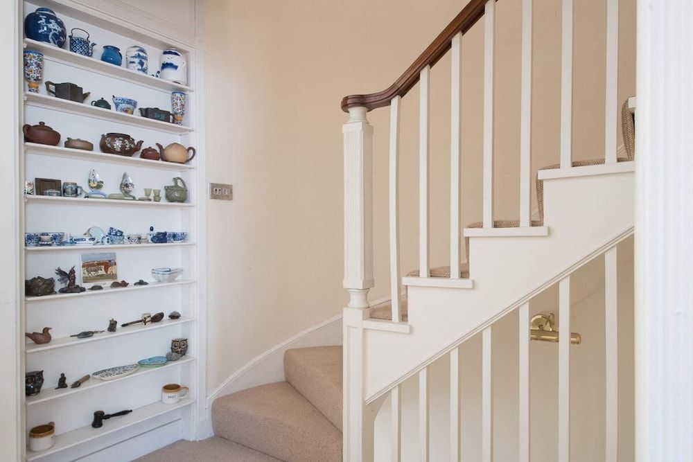 Elegant 3 Bedroom Home Located in South Kensington Apartment (3 Bedrooms) 35