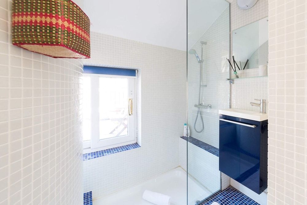 Elegant 3 Bedroom Home Located in South Kensington Apartment (3 Bedrooms) 28