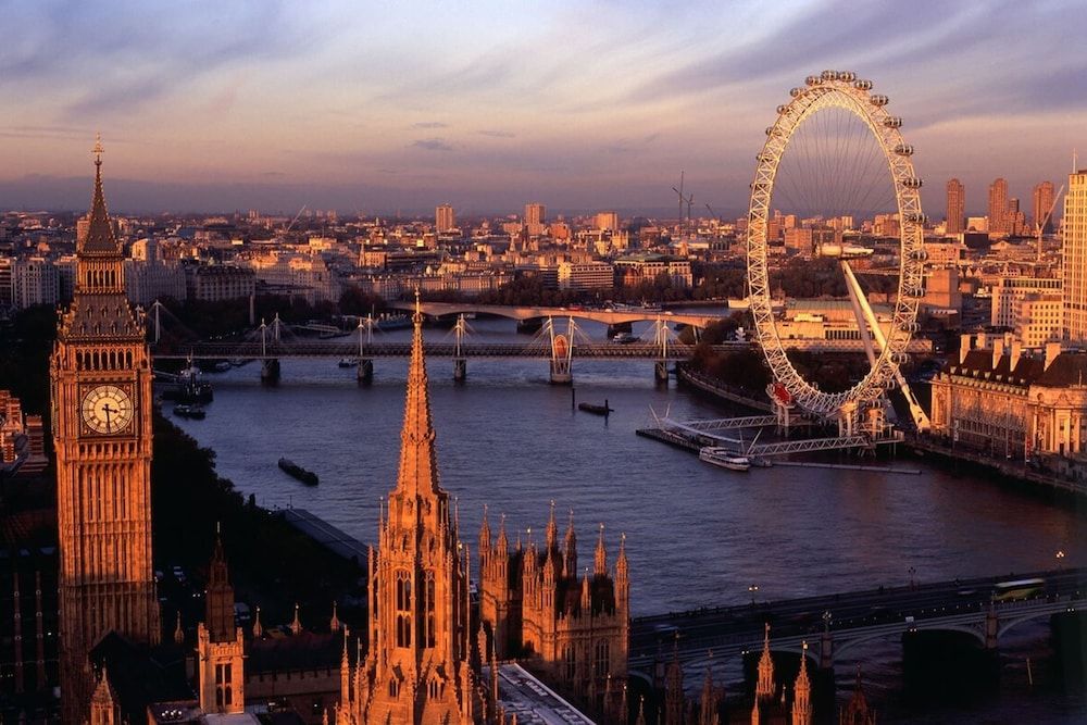 Elegant 3 Bedroom Home Located in South Kensington Apartment (3 Bedrooms) 38