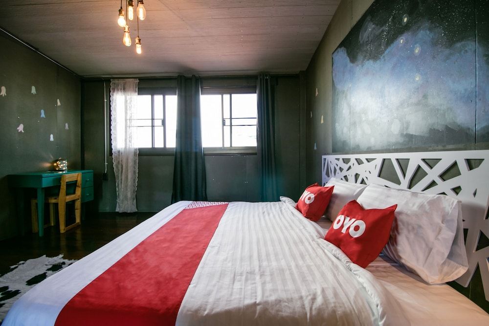 OYO 505 Ente Space Hostel Deluxe Double Room 5