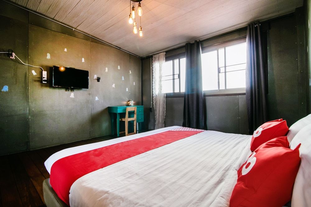 OYO 505 Ente Space Hostel Deluxe Double Room 4