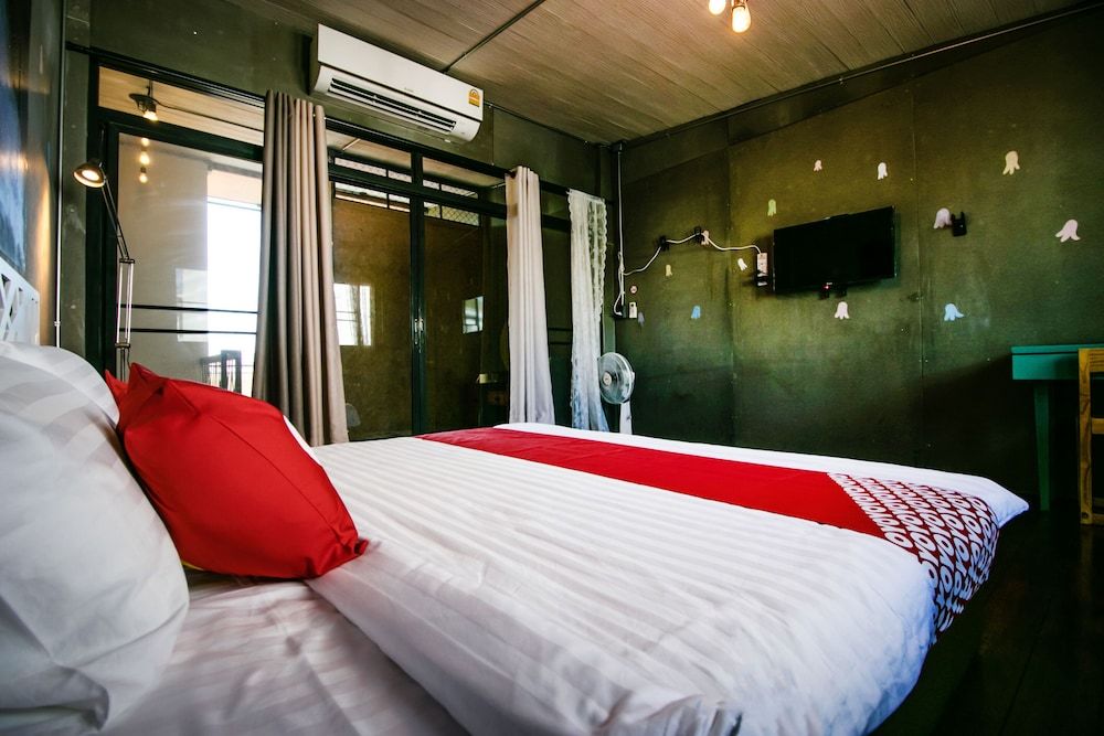 OYO 505 Ente Space Hostel Deluxe Double Room 6