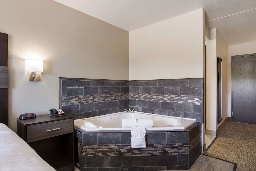 Room, 1 King Bed, Non Smoking, Hot Tub