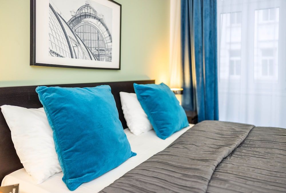 undefined Jimmy's Apartments Emerald 9