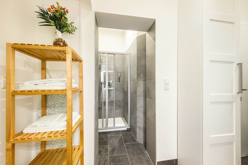 Jimmy's Apartments Emerald Executive Studio 4