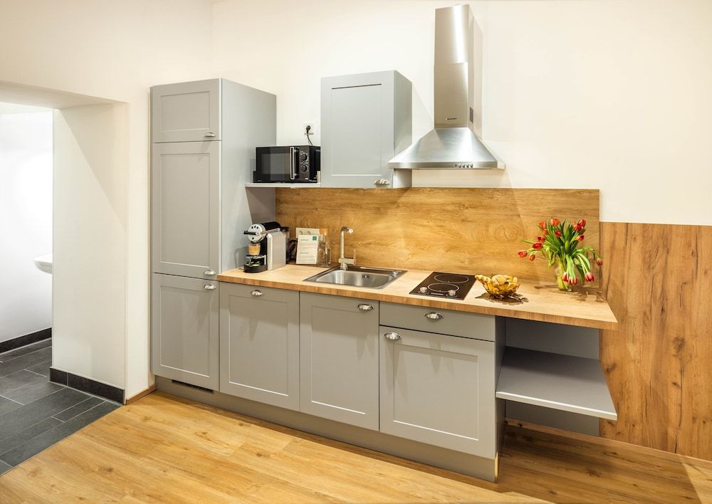 Jimmy's Apartments Emerald Executive Studio 8