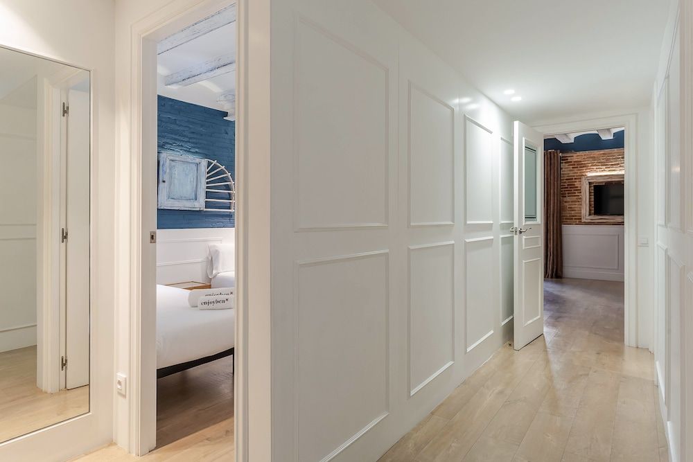 Enjoybcn Colon Apartments Deluxe Apartment 20