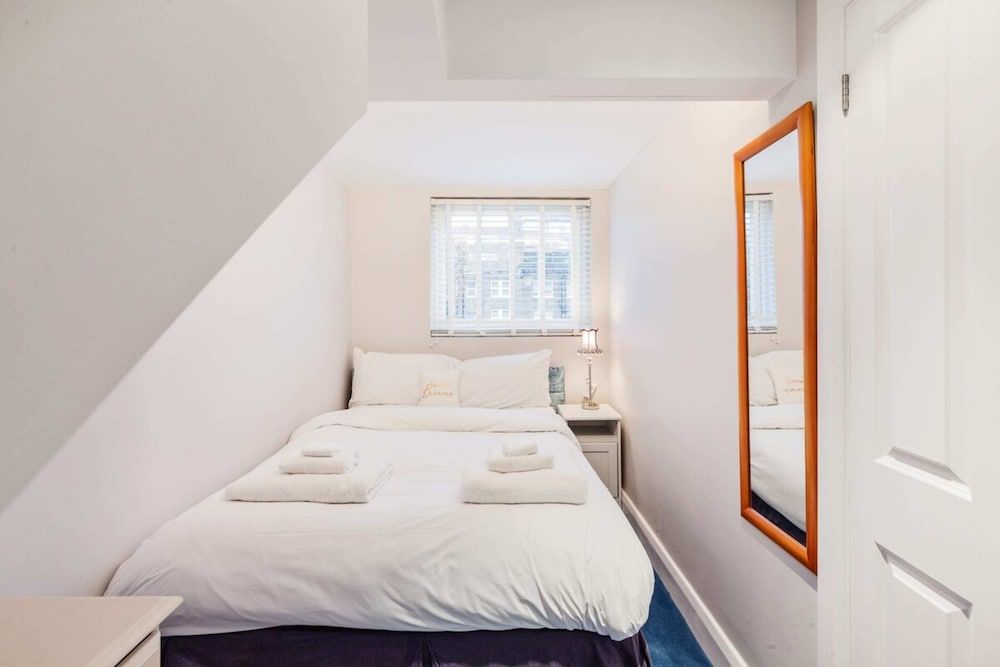 undefined Modern 2 bed Flat, West Kensington, Sleeps 4 4