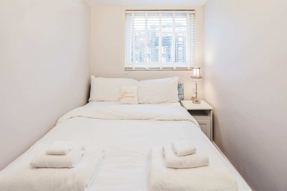 undefined Modern 2 bed Flat, West Kensington, Sleeps 4 2