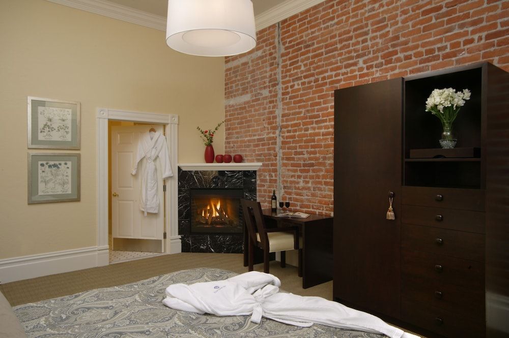 Healdsburg Inn on the Plaza, A Four Sisters Inn Healdsburg King (ADA)