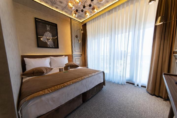 undefined Tonight Hotel Port 6