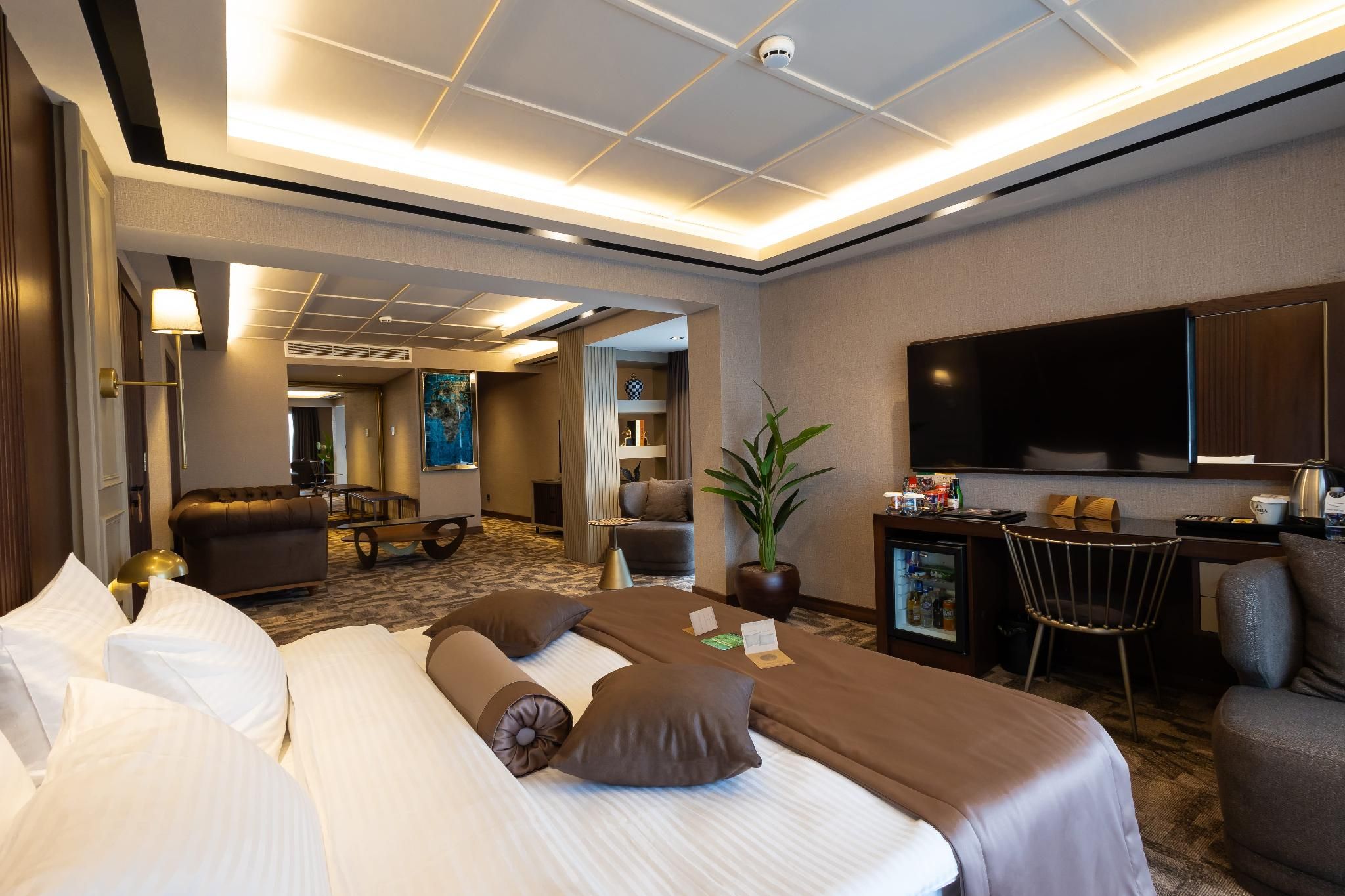 undefined Tonight Hotel Port 3