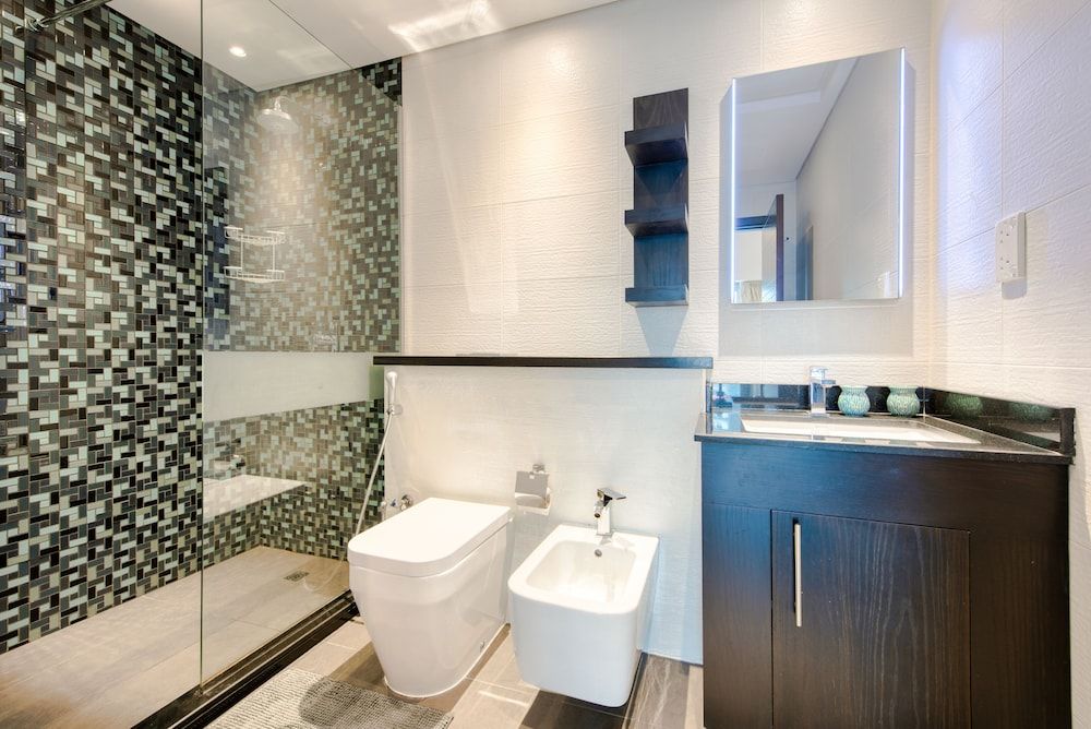 undefined R&H Cayan Tower 8