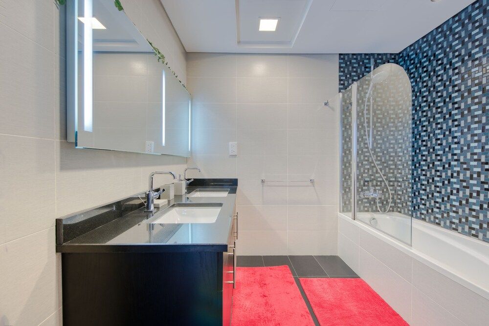 undefined R&H Cayan Tower 7