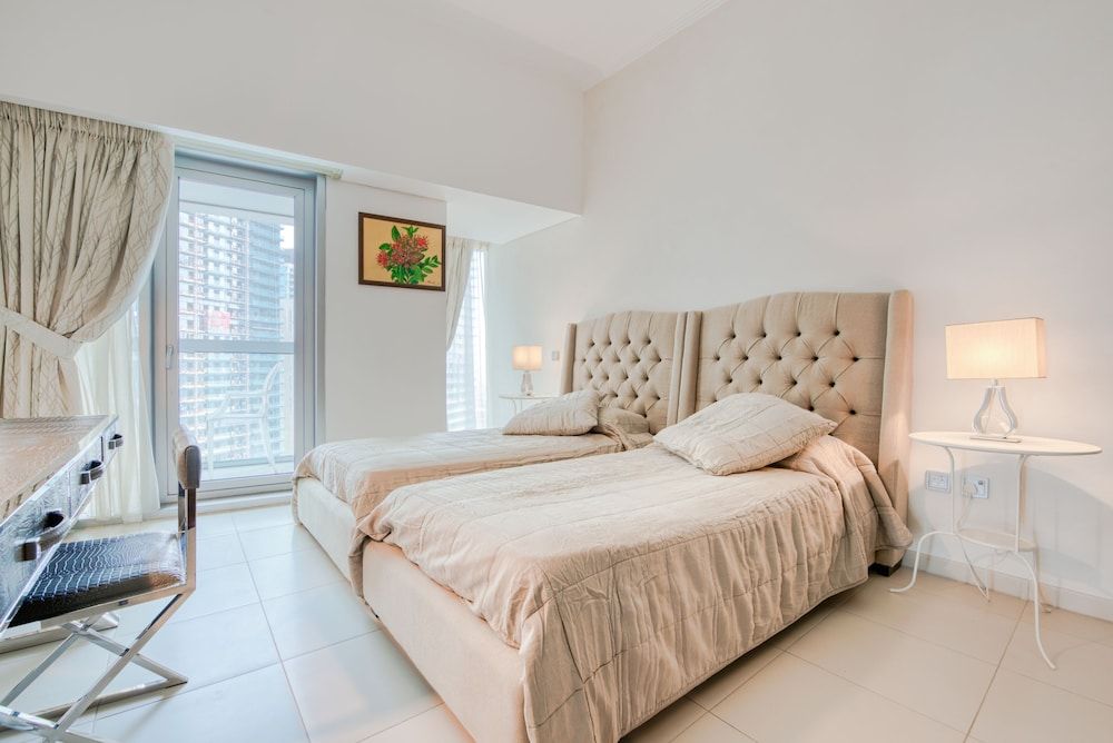 undefined R&H Cayan Tower 2