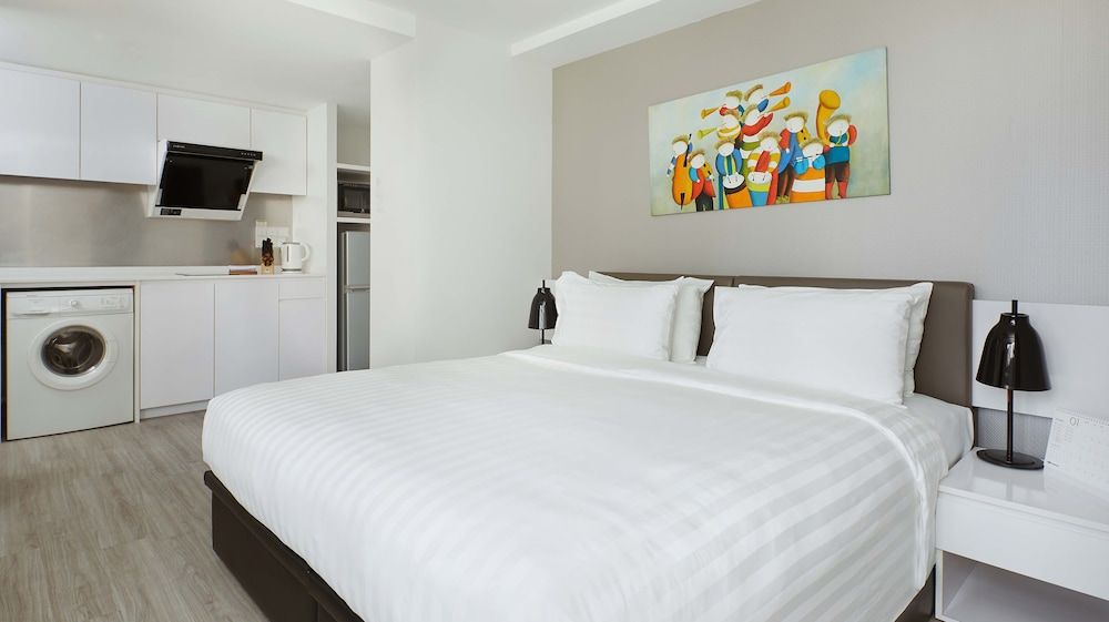Studio Deluxe Apartment with City Views