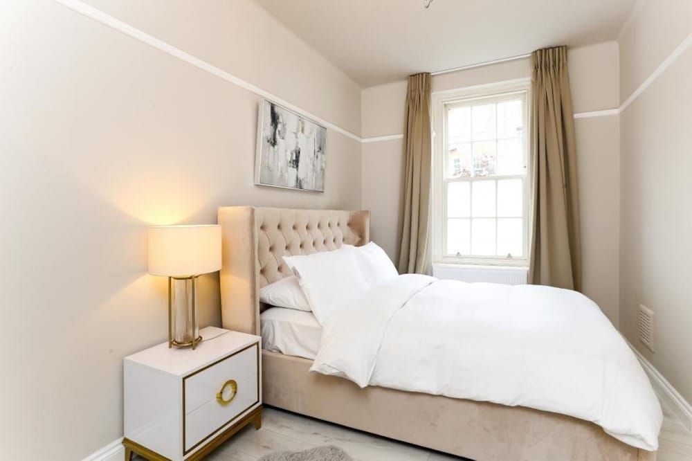 undefined Stylish 2BR in the Centre of Westminster! 2
