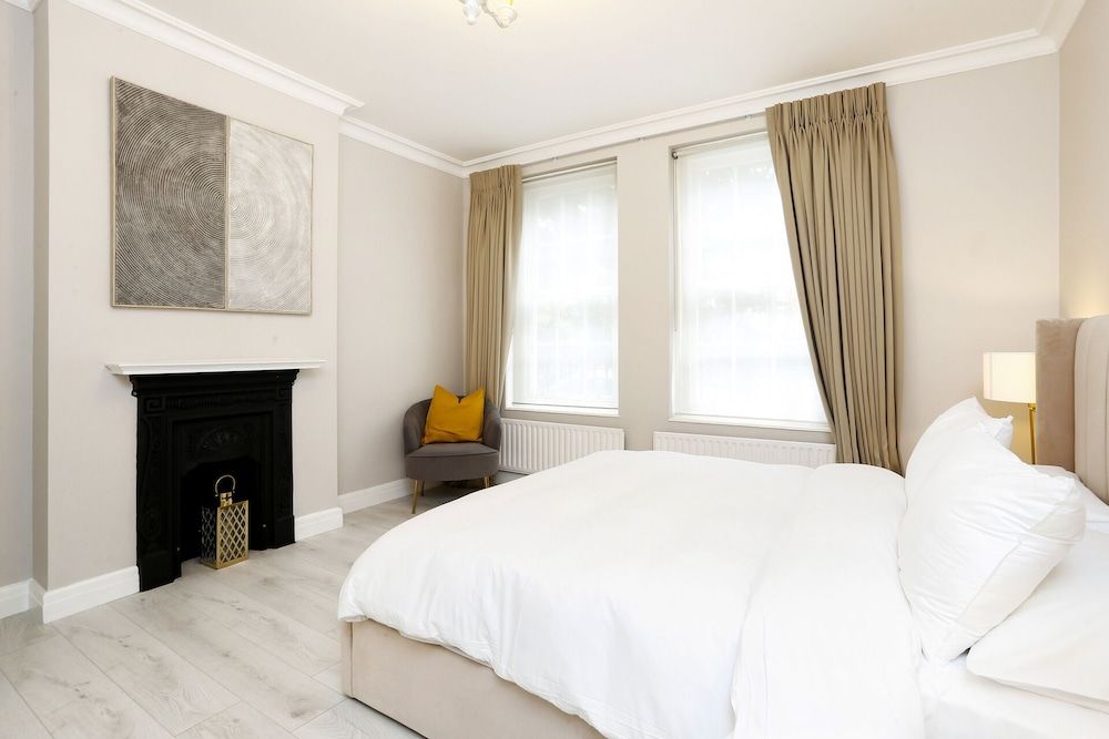undefined Stylish 2BR in the Centre of Westminster! 3