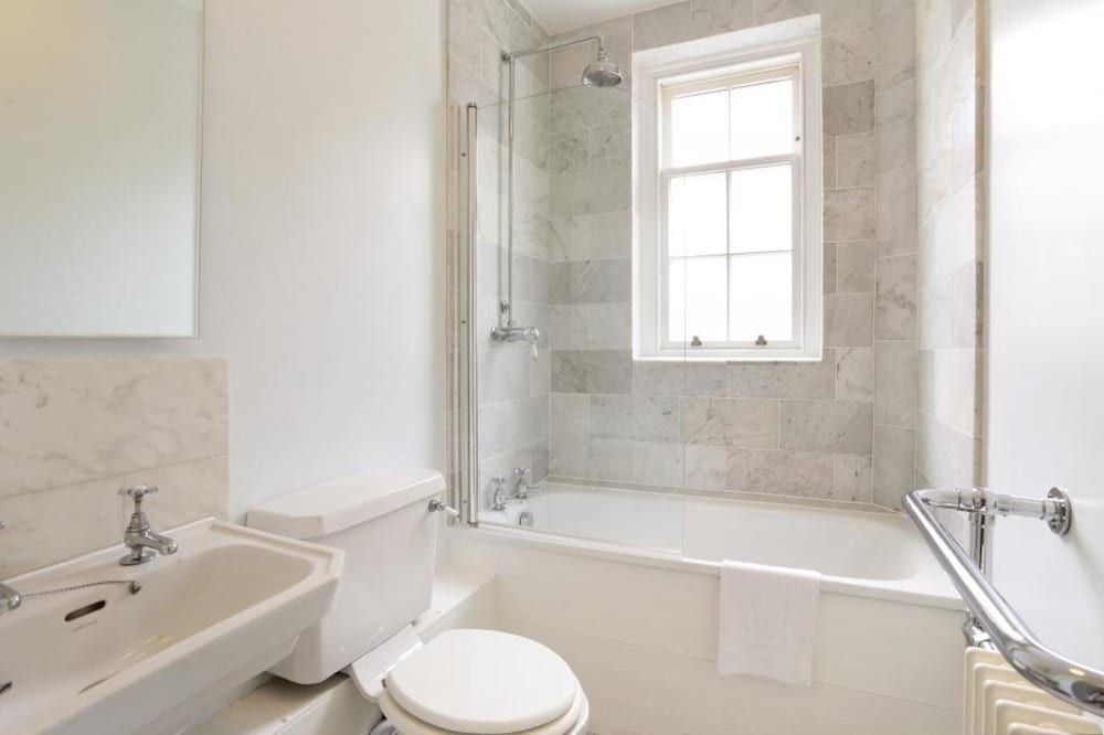 undefined Stylish 2BR in the Centre of Westminster! 10