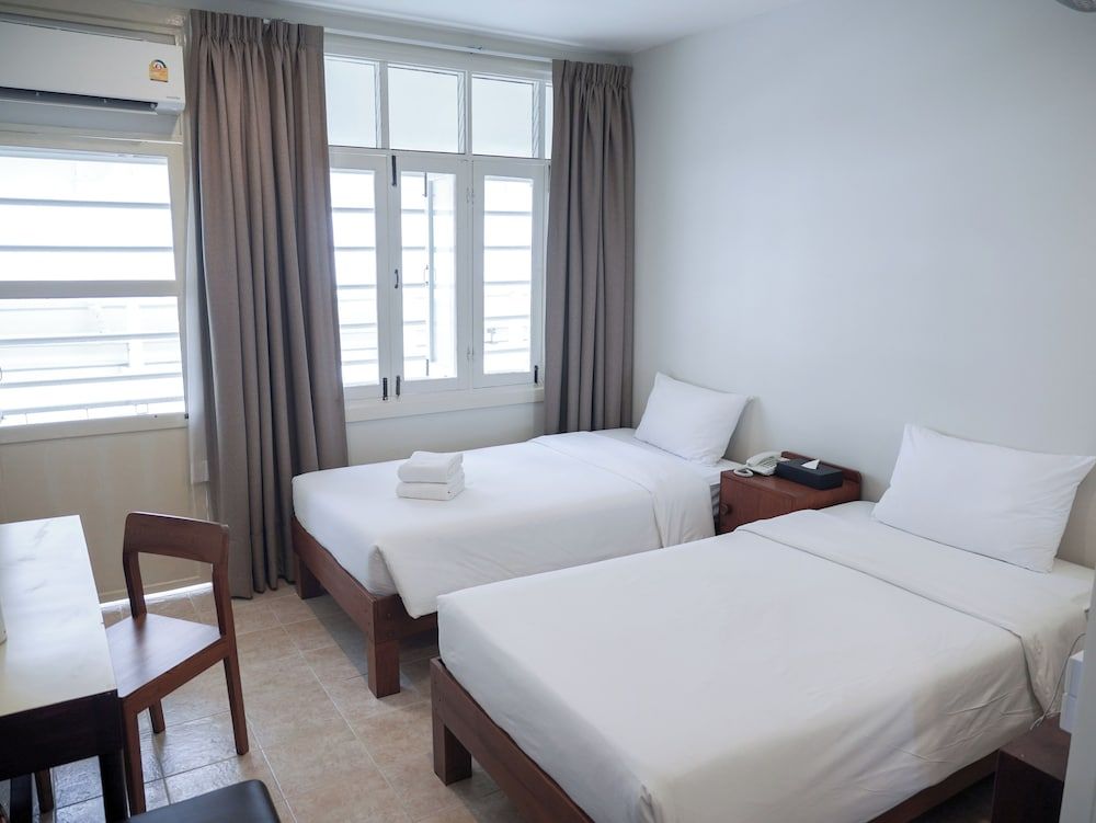 undefined Niagara Hotel 6