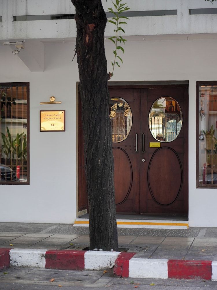 undefined Niagara Hotel 2