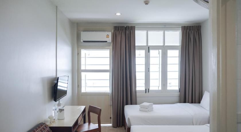 undefined Niagara Hotel 7