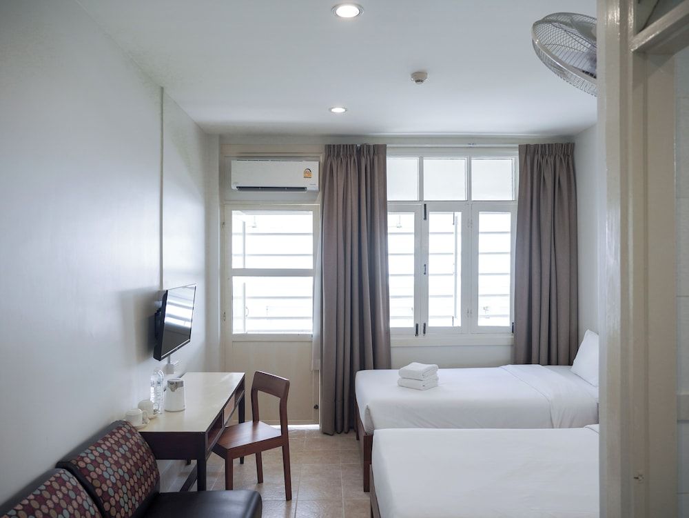 undefined Niagara Hotel 8