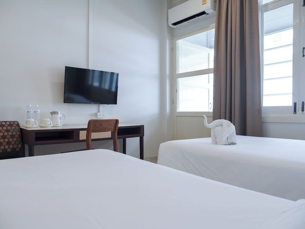 undefined Niagara Hotel 5