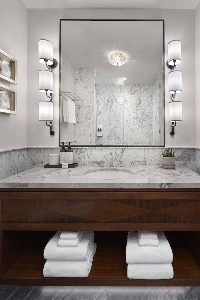 The Wall Street Hotel Deluxe Room, 2 Queen Beds 4