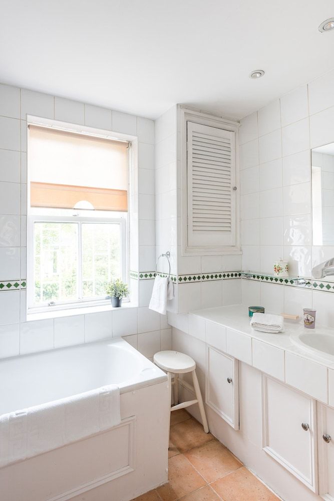 Distinctive Kensington 1-bed flat One-Bedroom Apartment 15